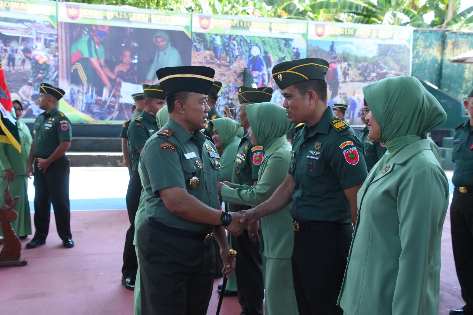 Komandan Korem (Danrem) 141 Toddopuli Brigjen TNI Budi Suharto memimpin acara kenaikan pangkat personel Satuan Jajaran, Senin 2 Oktober 2023. (ist)